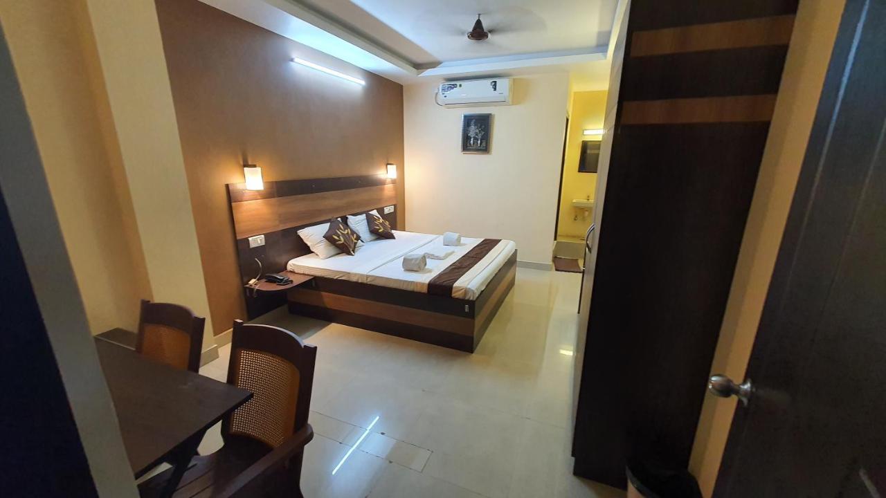 S4 Residency Hotel Chennai Bagian luar foto
