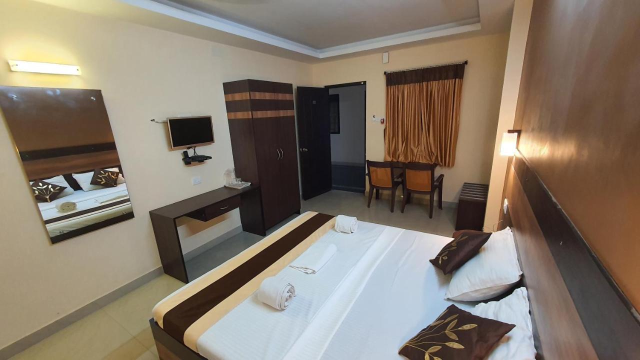 S4 Residency Hotel Chennai Bagian luar foto