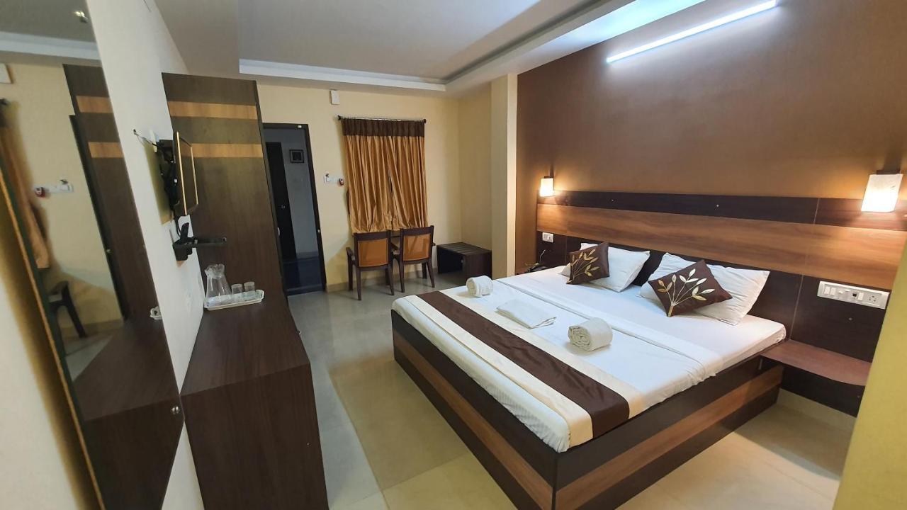 S4 Residency Hotel Chennai Bagian luar foto