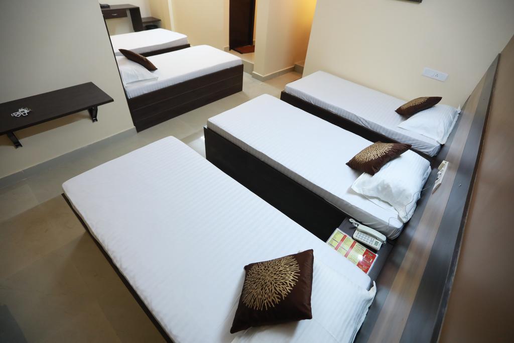 S4 Residency Hotel Chennai Bagian luar foto